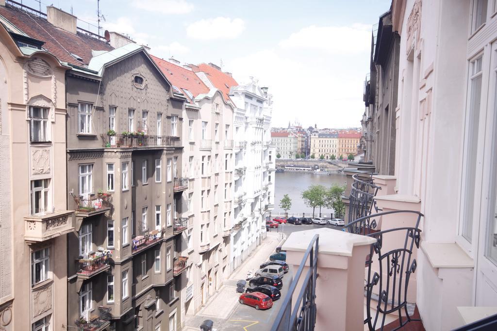 Apartment Zborovska 6 *